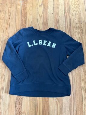 L.L.Bean women’s Navy Logo Crewneck Sweatshirt